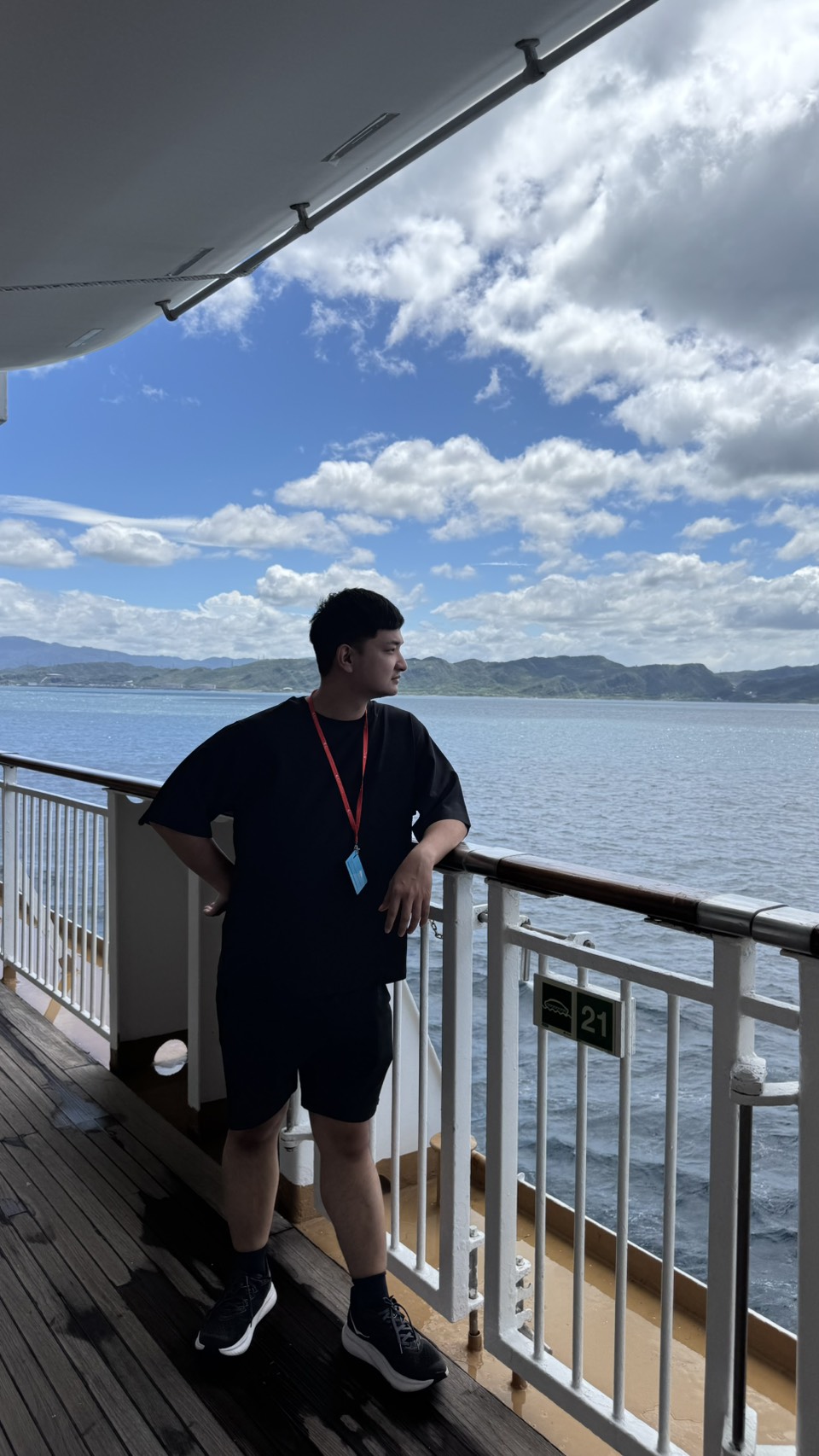 呂紹瑀在船上與海景的個人照片